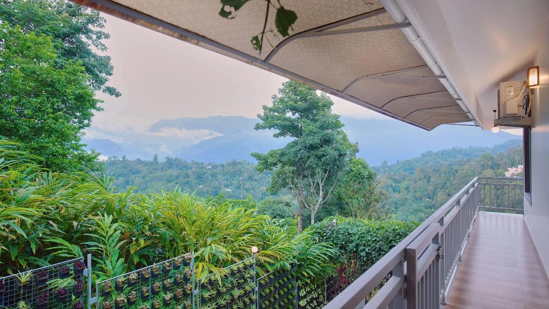 Zenha Resorts Munnar India